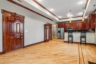 2049 W Morse Ave, Chicago, IL 60645 - Photo 9