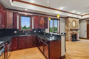 2049 W Morse Ave, Chicago, IL 60645 - Photo 13