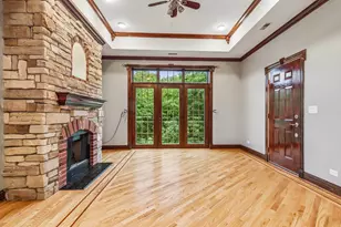2049 W Morse Ave, Chicago, IL 60645 - Photo 5