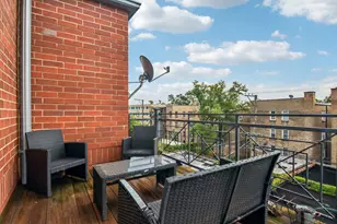 2049 W Morse Ave, Chicago, IL 60645 - Photo 25