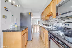 1450 Plymouth Pl, Glenview, IL 60025 - Photo 9