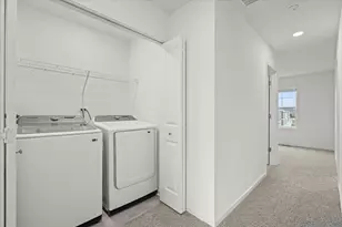 318 Basin Ct, Saint Charles, IL 60174 - Photo 9