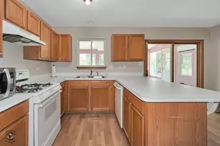 1004 Addleman St, Joliet, IL 60431 - Photo 9