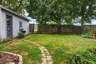 1618 S Center St, Bloomington, IL 61701 - Photo 25