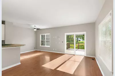 1075 Castleshire Drive #1075, Woodstock, IL 60098 - Photo 7