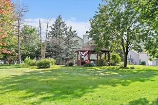 1075 Castleshire Dr, Woodstock, IL 60098 - Photo 19