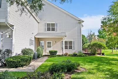1075 Castleshire Drive #1075, Woodstock, IL 60098 - Photo 3