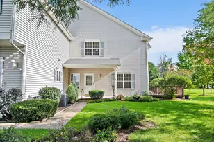 1075 Castleshire Dr, Woodstock, IL 60098 - Photo 3