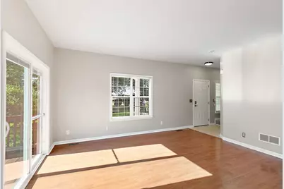 1075 Castleshire Drive #1075, Woodstock, IL 60098 - Photo 5