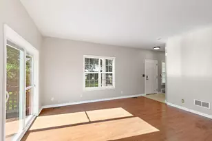 1075 Castleshire Dr, Woodstock, IL 60098 - Photo 5