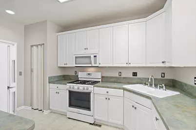 1075 Castleshire Drive #1075, Woodstock, IL 60098 - Photo 9