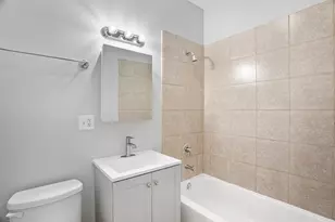 7324 N Damen Ave, Chicago, IL 60645 - Photo 11