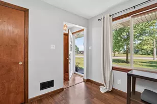 2230 N 1st St, Dekalb, IL 60115 - Photo 5