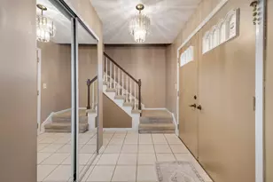 717 S Point Dr, Schaumburg, IL 60193 - Photo 21