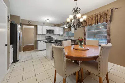 717 S Point Drive, Schaumburg, IL 60193 - Photo 3