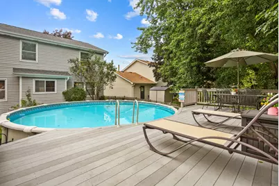 717 S Point Drive, Schaumburg, IL 60193 - Photo 9