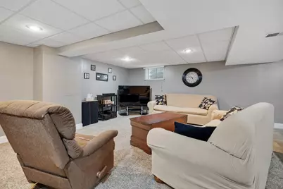 717 S Point Drive, Schaumburg, IL 60193 - Photo 19