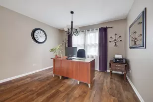 717 S Point Dr, Schaumburg, IL 60193 - Photo 5