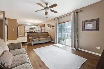 717 S Point Drive, Schaumburg, IL 60193 - Photo 17