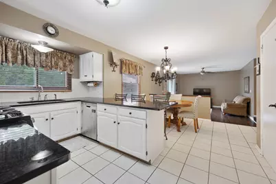 717 S Point Drive, Schaumburg, IL 60193 - Photo 25