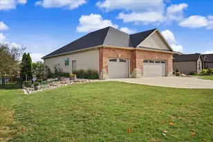 3608 Pamela Dr, Bloomington, IL 61704 - Photo 7