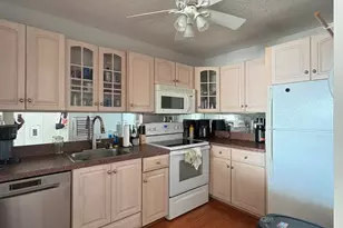 111 W Maple St, Chicago, IL 60610 - Photo 3