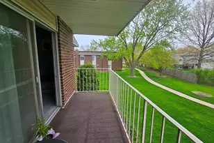 974 Thornton Ln, Buffalo Grove, IL 60089 - Photo 5