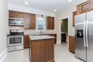 809 N Lee St, Bloomington, IL 61701 - Photo 9