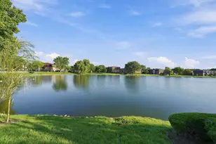 9386 Bay Colony Dr, Des Plaines, IL 60016 - Photo 25