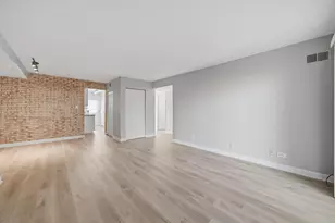 9386 Bay Colony Dr, Des Plaines, IL 60016 - Photo 5