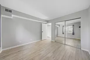 9386 Bay Colony Dr, Des Plaines, IL 60016 - Photo 11