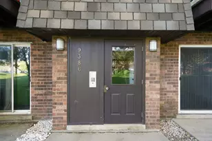 9386 Bay Colony Dr, Des Plaines, IL 60016 - Photo 3