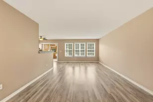 210 Stillwater Ct, Oswego, IL 60543 - Photo 7