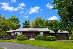 576 Timber Hills Dr, Freeport, IL 61032 - Photo 1