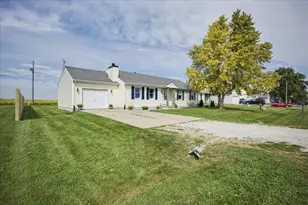 414 N Kathleen St, Stanford, IL 61774 - Photo 3