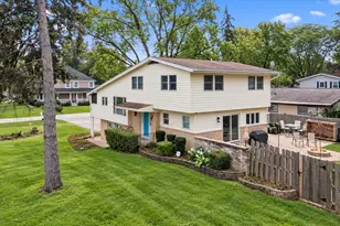 27W501 Williams St, Winfield, IL 60190 - Photo 3