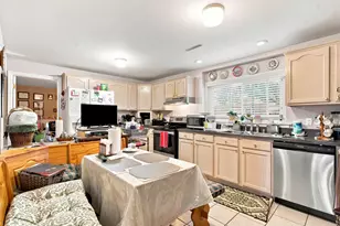 652 Sussex Ln, Crystal Lake, IL 60014 - Photo 3