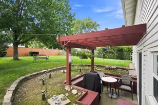652 Sussex Ln, Crystal Lake, IL 60014 - Photo 17