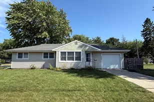 1044 Park Ave, Sycamore, IL 60178 - Photo 1
