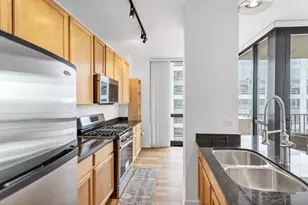 210 S Desplaines St, Chicago, IL 60661 - Photo 7