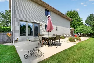 312 Badger Ct, Oswego, IL 60543 - Photo 43