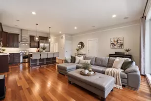 639 W Briar Pl, Chicago, IL 60657 - Photo 3