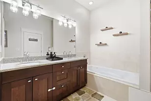 639 W Briar Pl, Chicago, IL 60657 - Photo 13