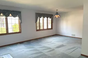35 S Juniper Dr, North Aurora, IL 60542 - Photo 3