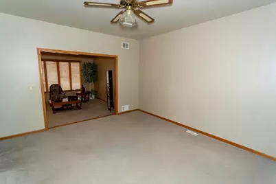 902 Somerset Drive, Carol Stream, IL 60188 - Photo 7
