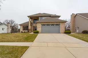 902 Somerset Dr, Carol Stream, IL 60188 - Photo 1
