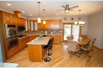 902 Somerset Drive, Carol Stream, IL 60188 - Photo 9