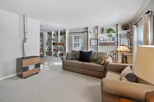 569 Northampton Cir, Elk Grove Village, IL 60007 - Photo 7