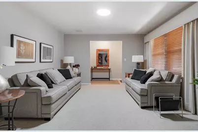569 Northampton Circle, Elk Grove Village, IL 60007 - Photo 3