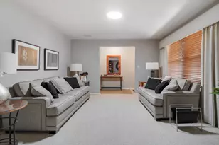 569 Northampton Cir, Elk Grove Village, IL 60007 - Photo 3